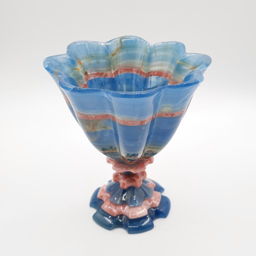 Ваза резная, кальцит голубой, родохрозит