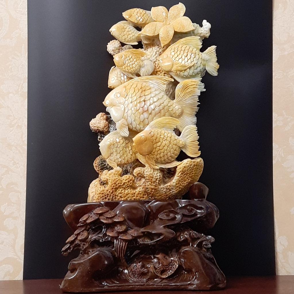 Скульптура "Коралловый рай и рыбки", жад, Бирма