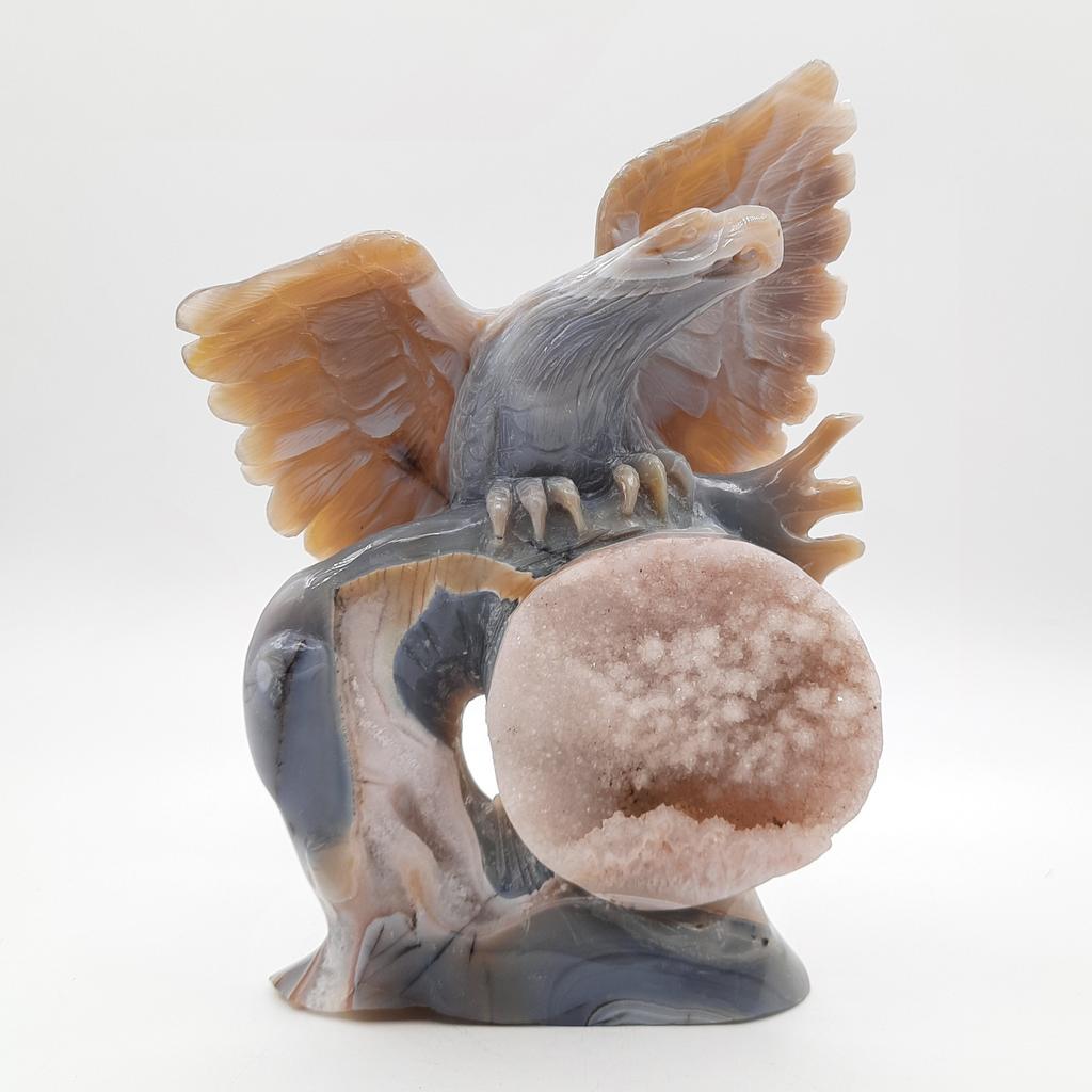 Скульптура "Орёл", агат с аметистовой жеодой