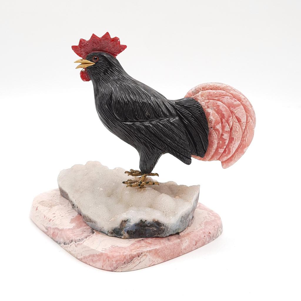 Скульптура "Петух", агат чёрный, родохрозит