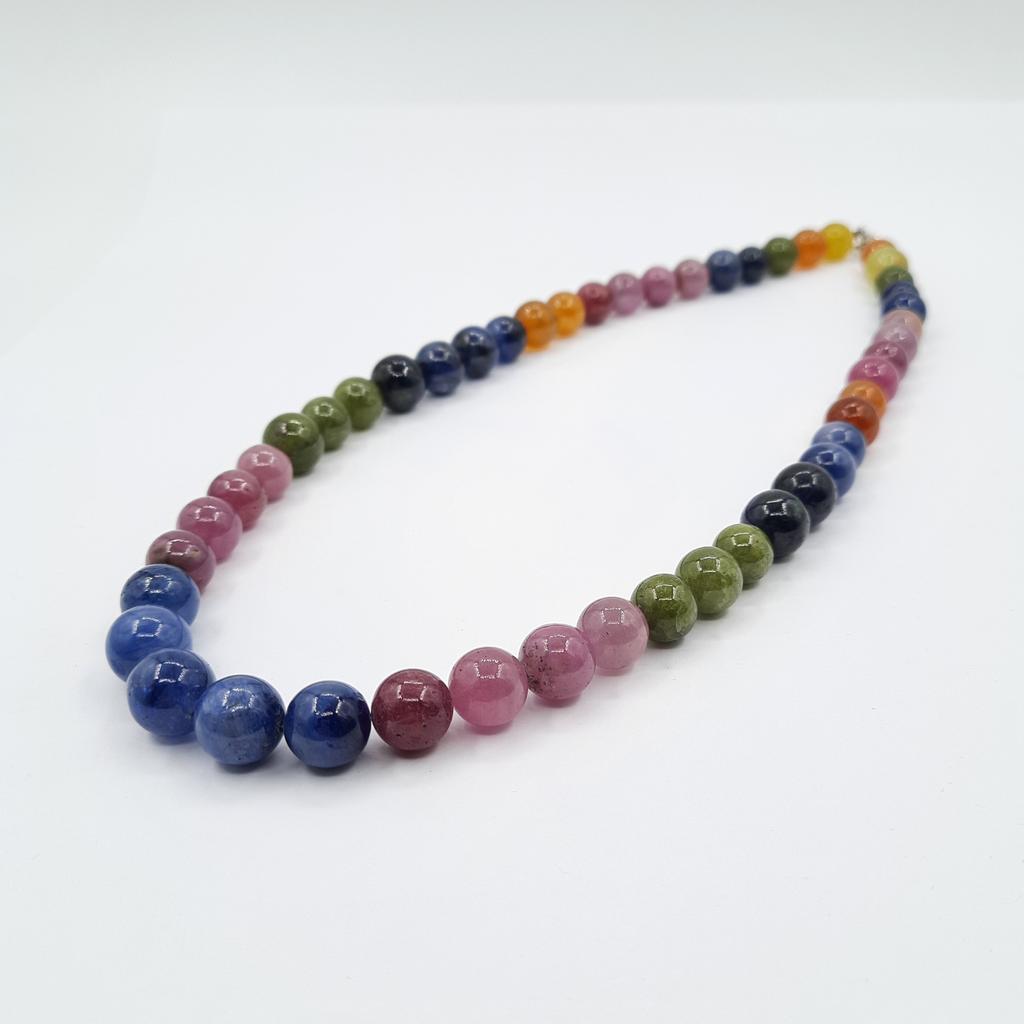 Бусы, корунды цветные