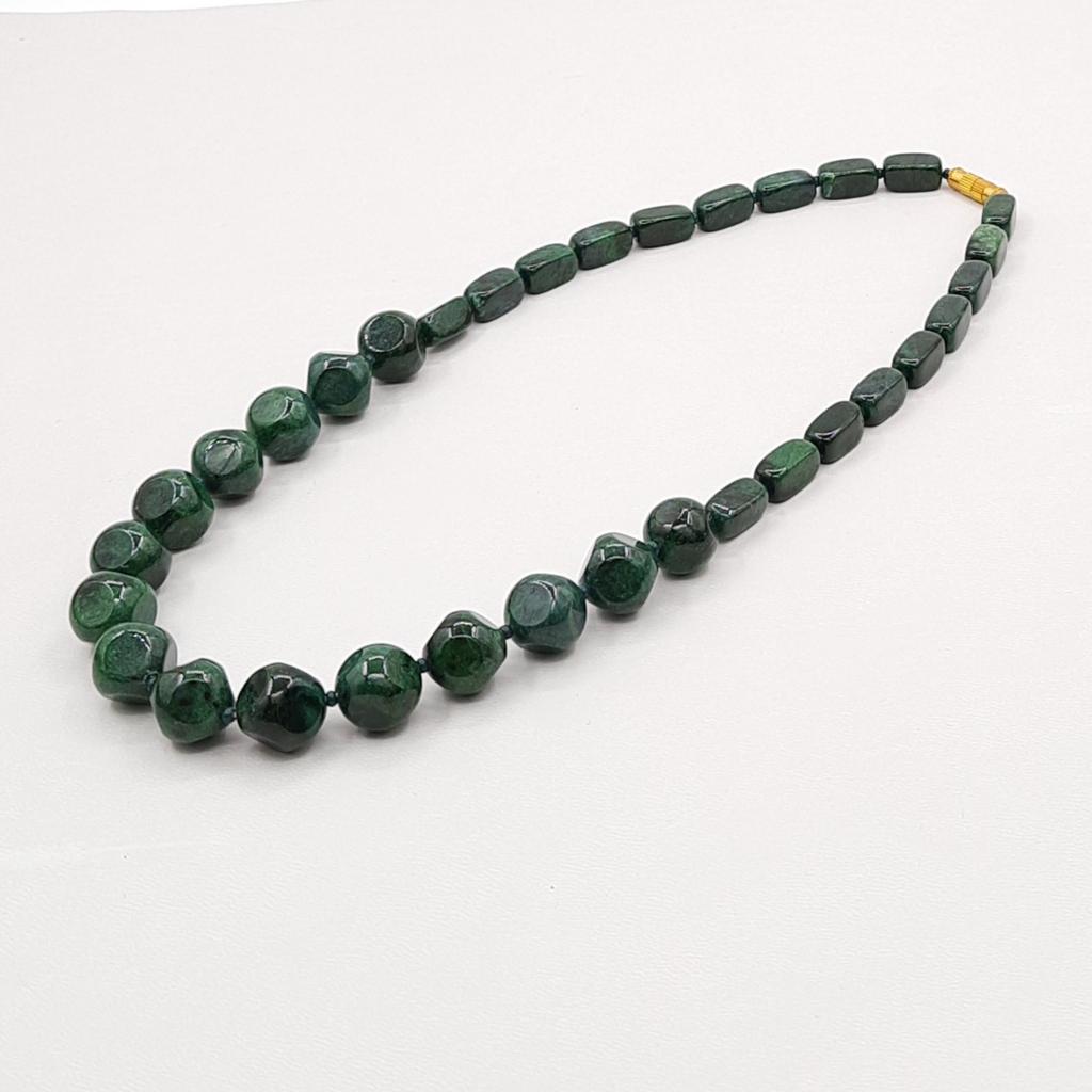 Бусы, жадеит