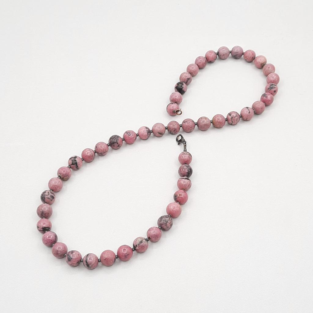 Бусы, родонит