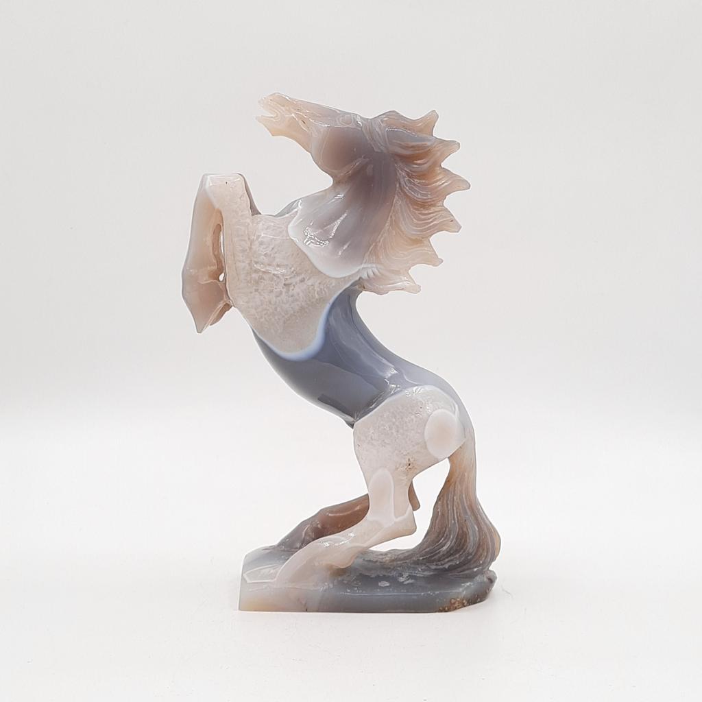Скульптура "Танцующая лошадь", агат