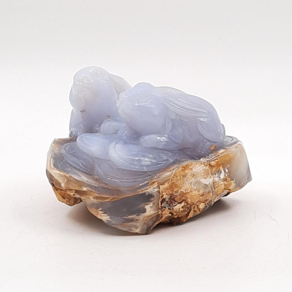 Скульптура "Кролики", голубой халцедон, Турция