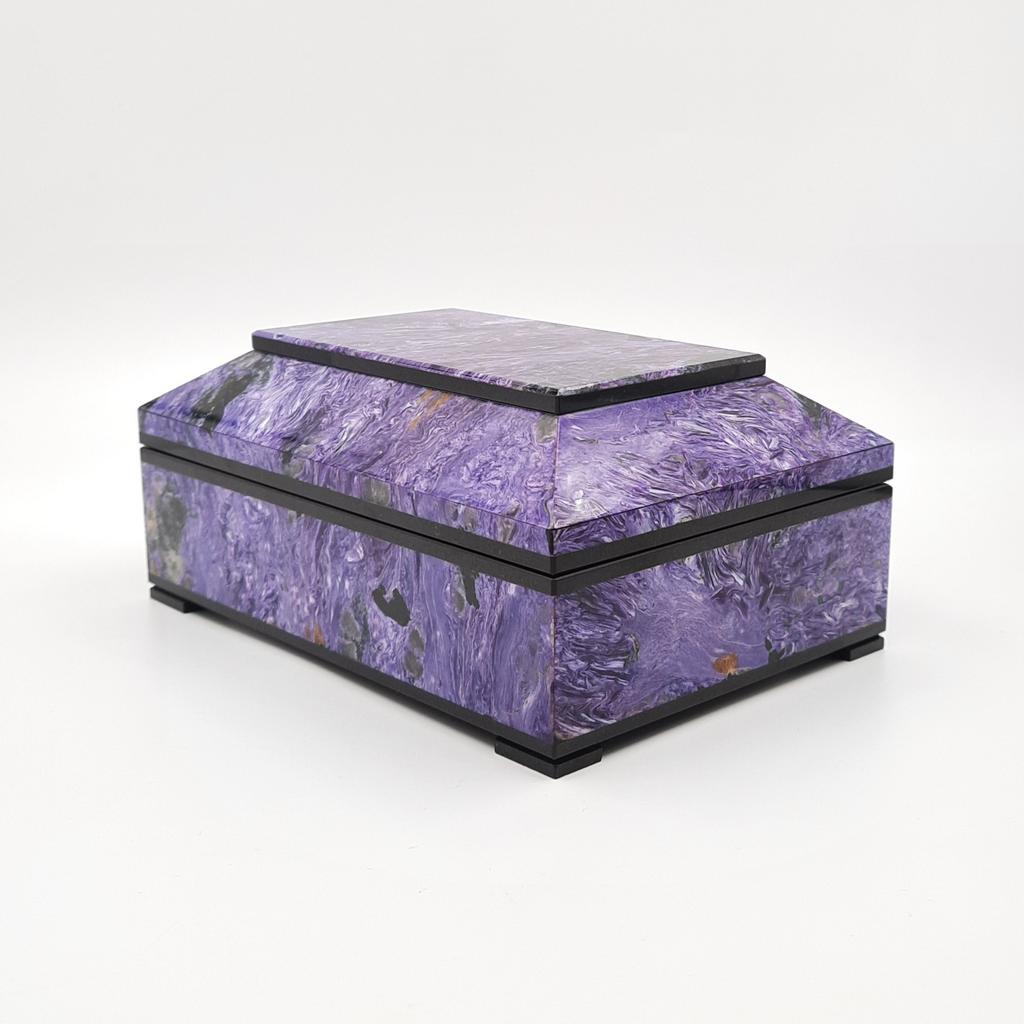 Ларец, чароит