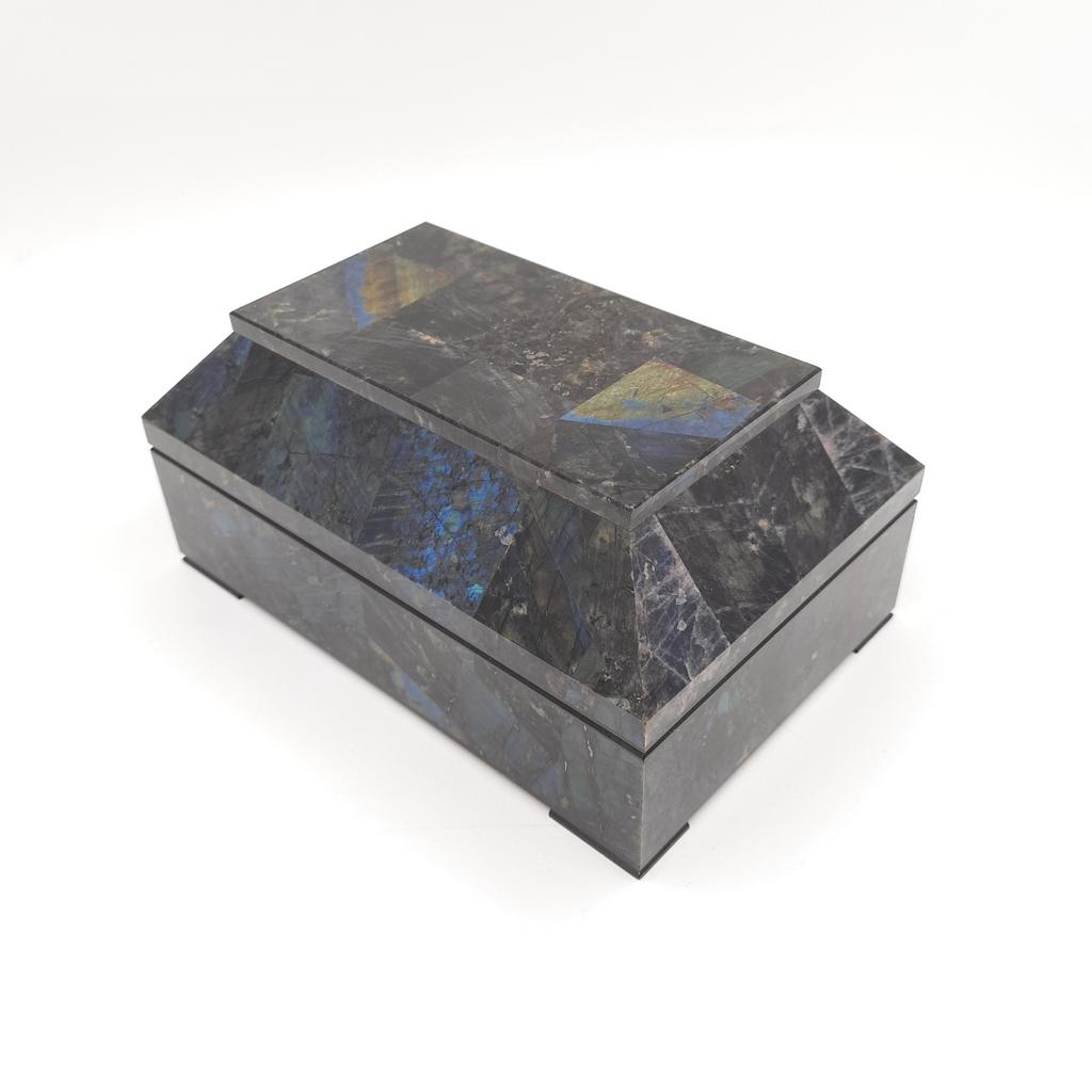 Ларец, спектролит(лабрадорит)