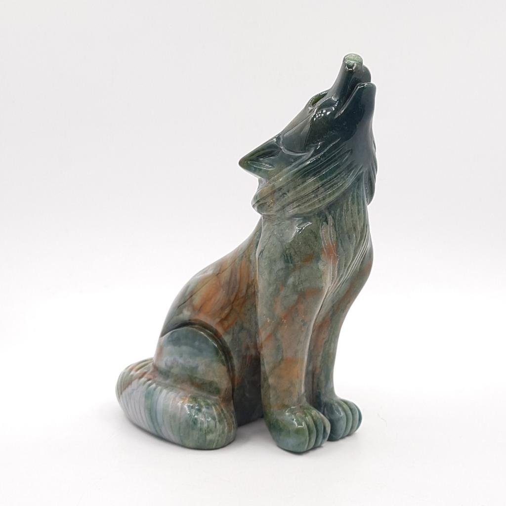 "Волк воющий", яшма океаническая