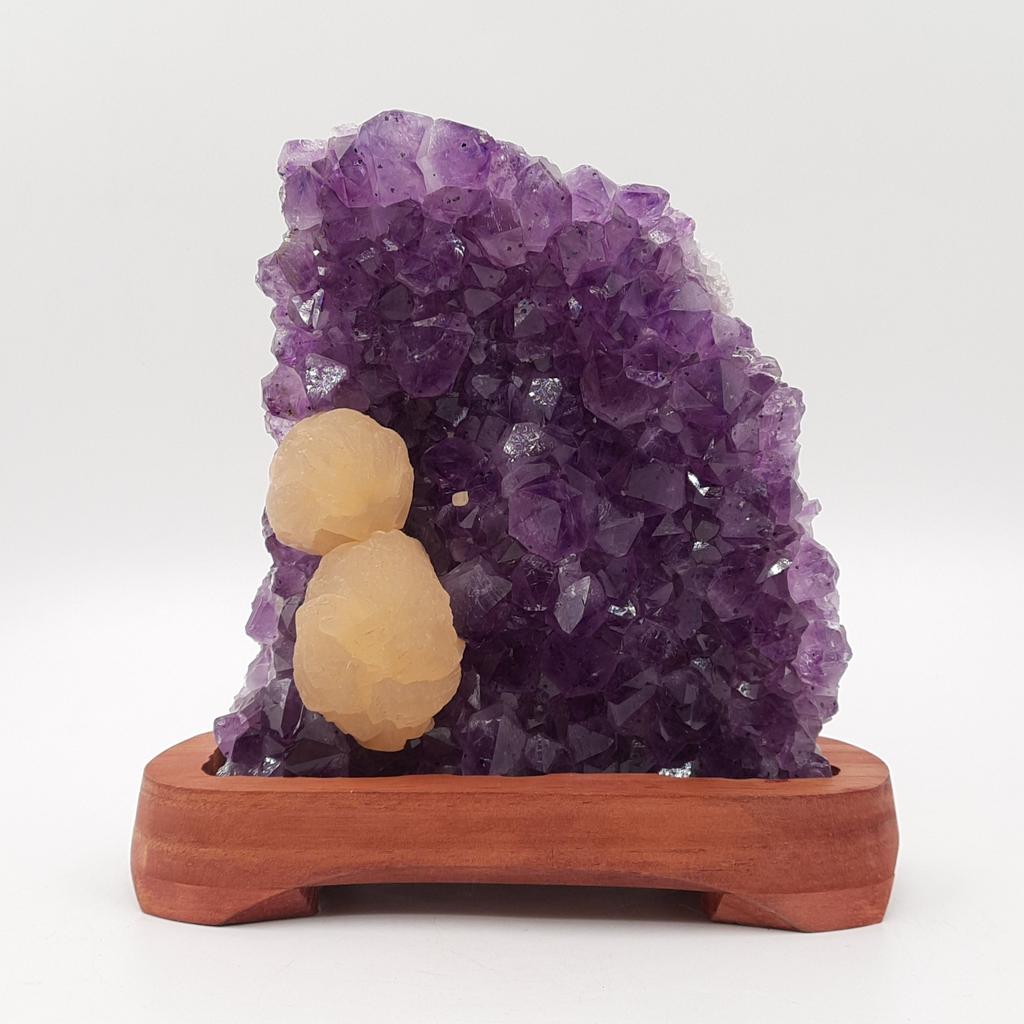 Друза, аметист с кальцитом, Бразилия