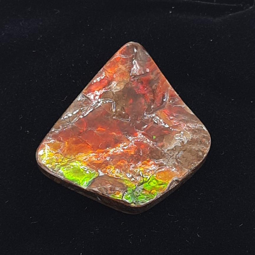 Кабошон, аммолит, Канада