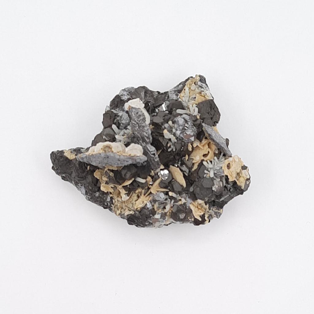 *Галенит пластины, сфалерит, кварц, кальцит, Россия, Дальний Восток, Дальнегорск