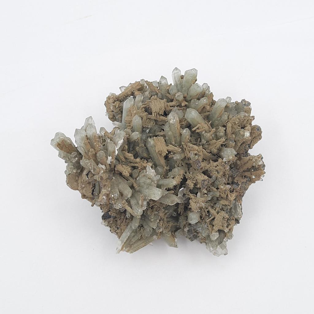 *Друза, кварц с хлоритом, ильваитом, гипсом