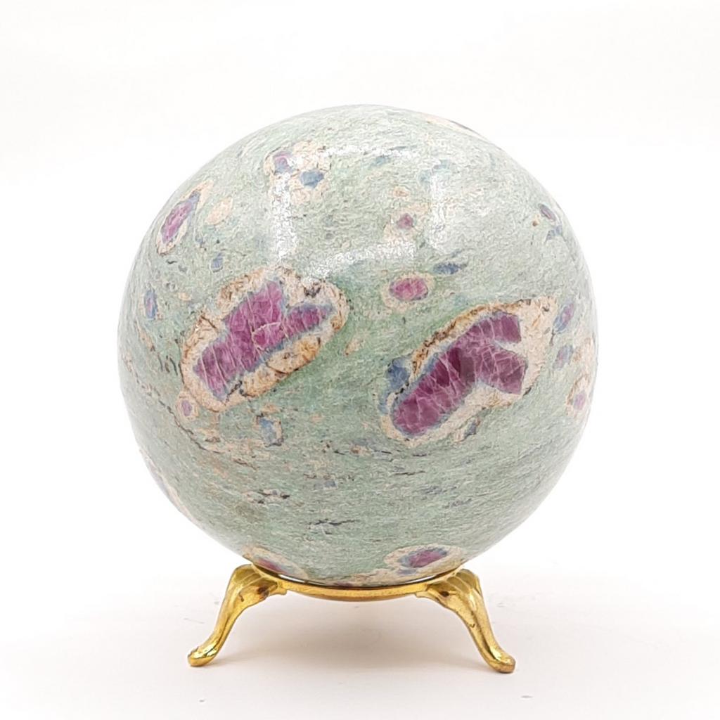 Шар, корунд красный в цоизите, Индия