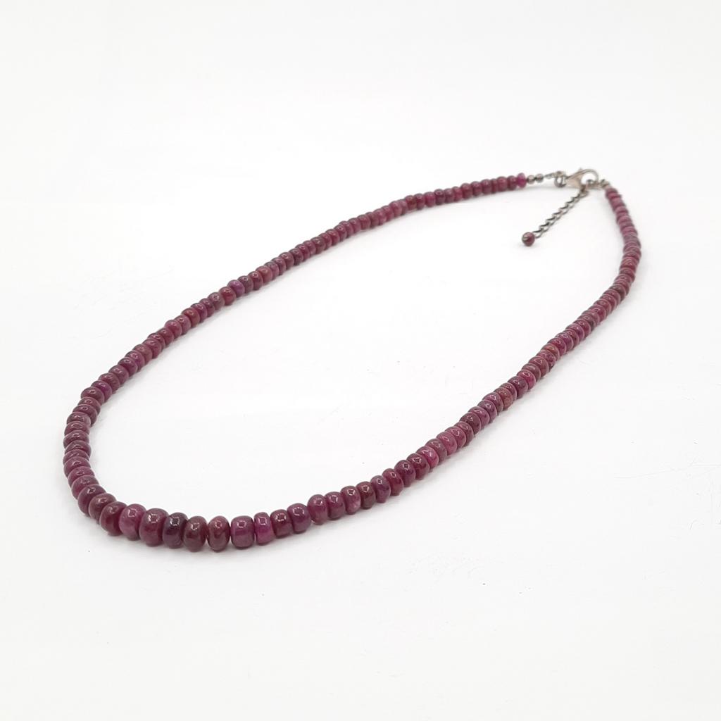 Бусы, корунд красный