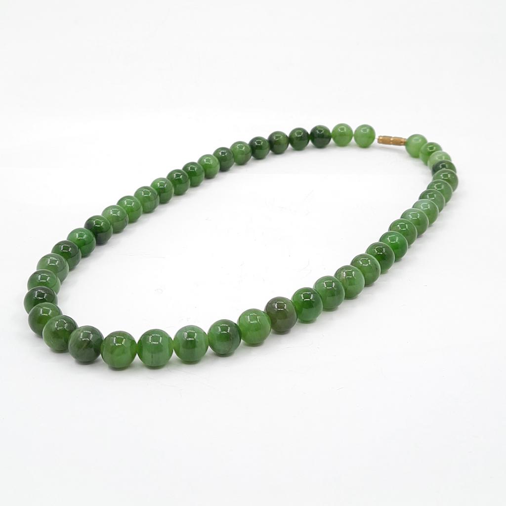 Бусы, нефрит с эффектом кошачьего глаза