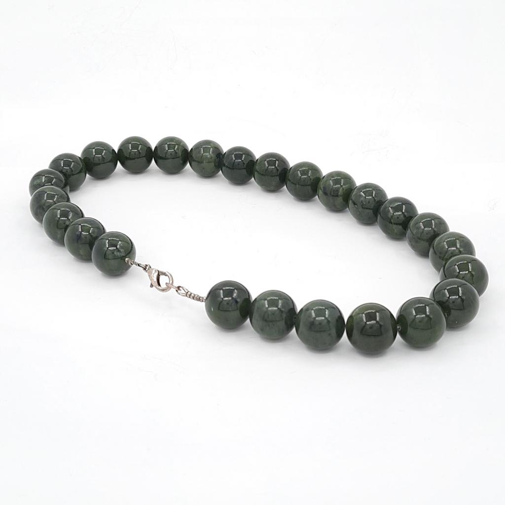 Бусы, нефрит, Канада