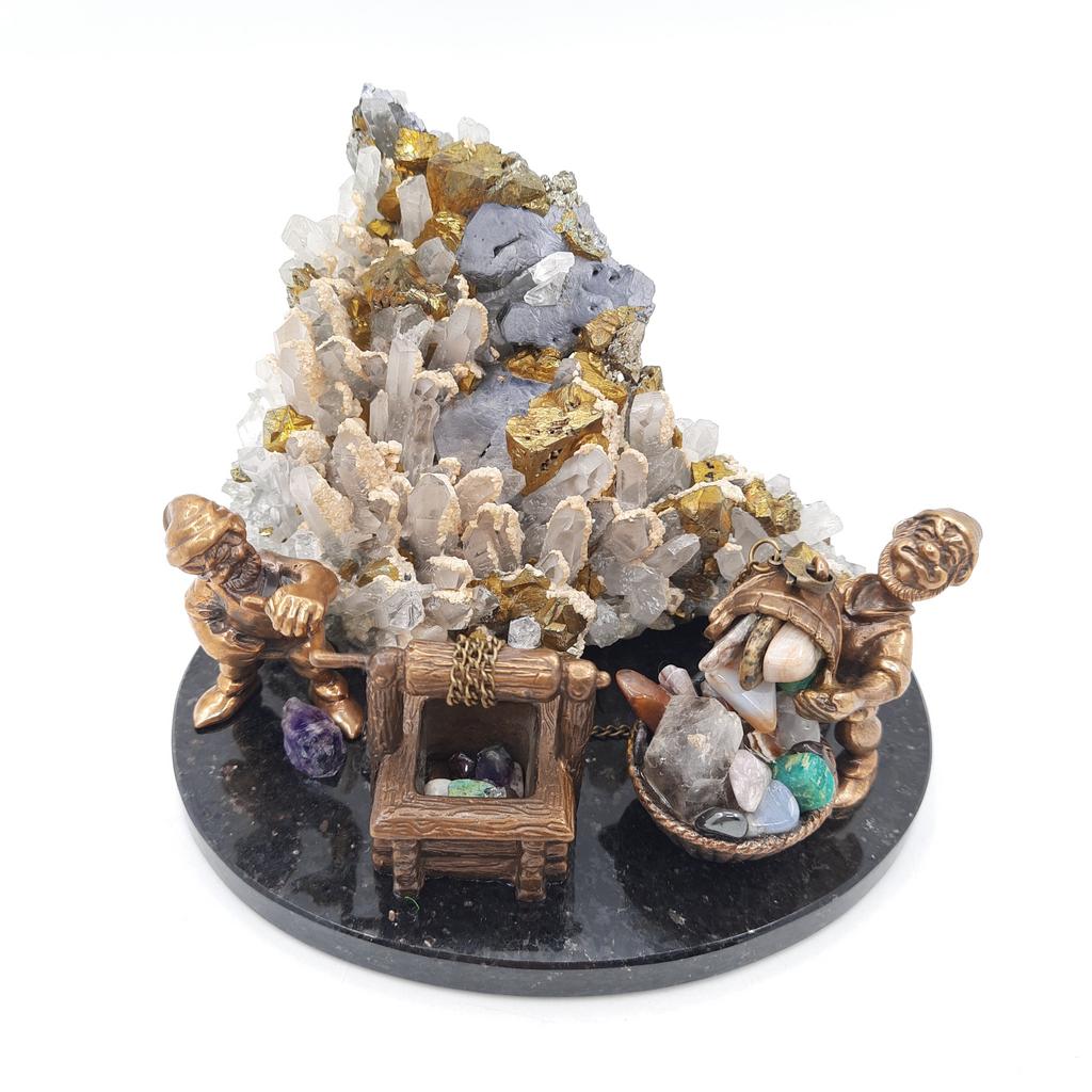 Композиция "Гномы и колодец с самоцветами"