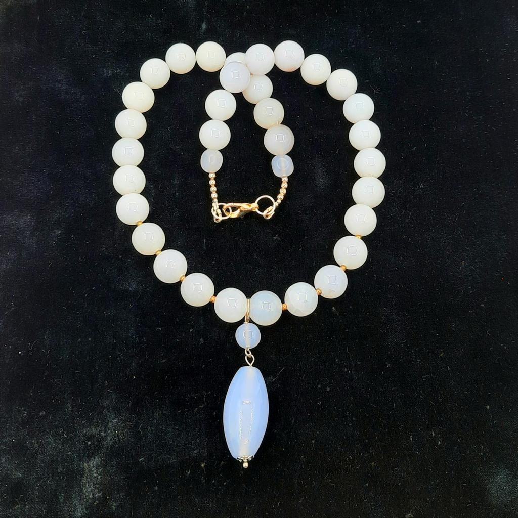 Бусы-сотуар, голубой халцедон