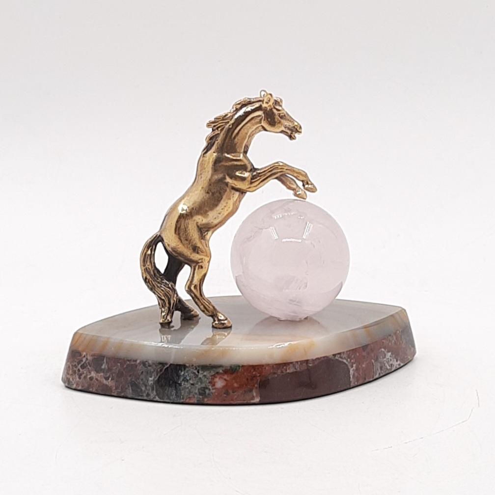 Композиция "Конь с шаром"