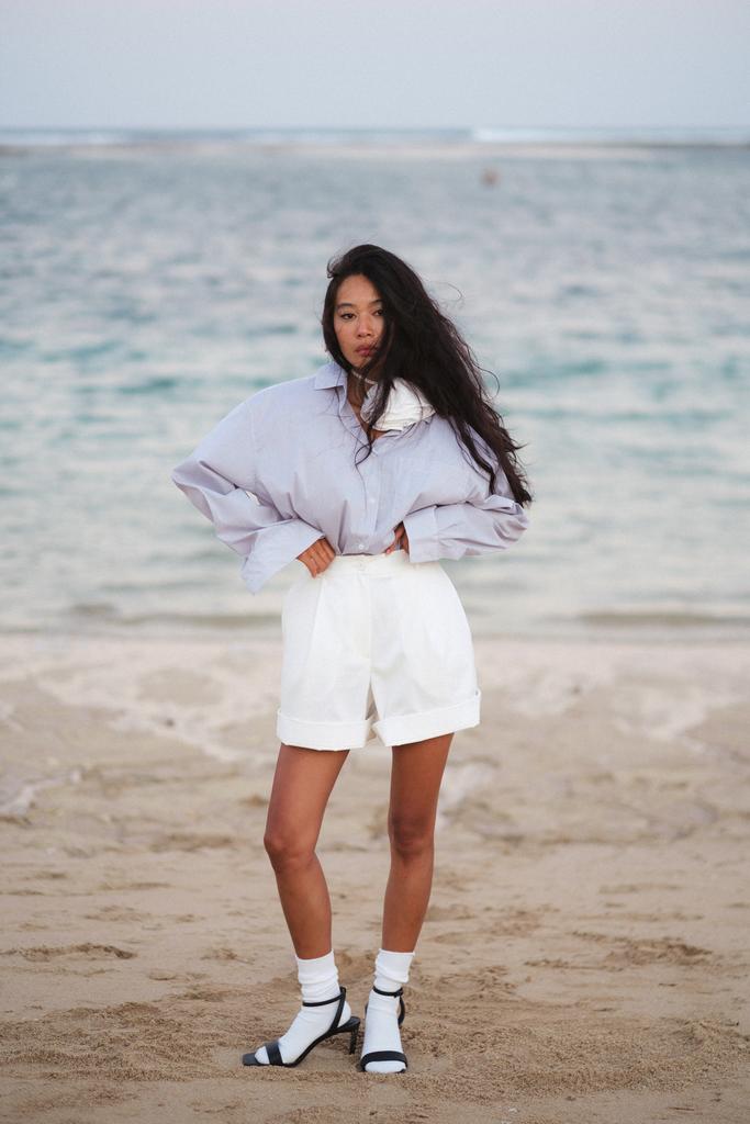 Рубашка умеренного оверсайз кроя в тонкую полоску