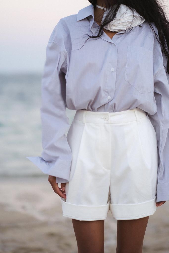 Шорты с защипами из хлопка белые