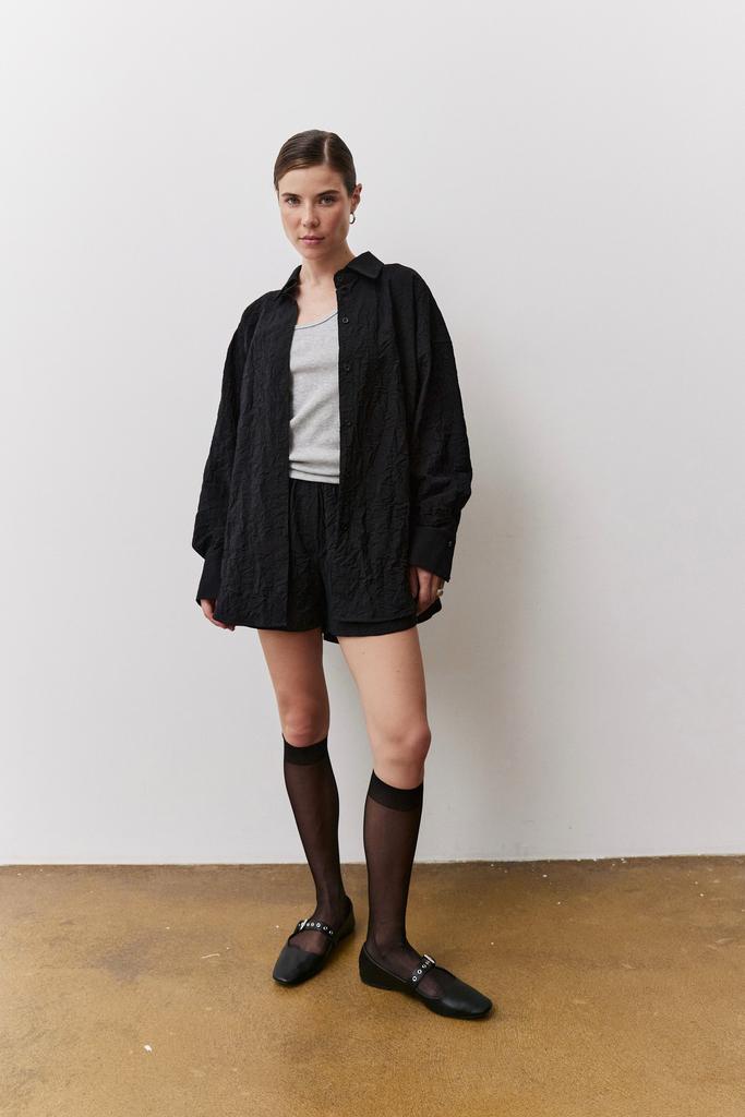 Рубашка из жатой ткани черная