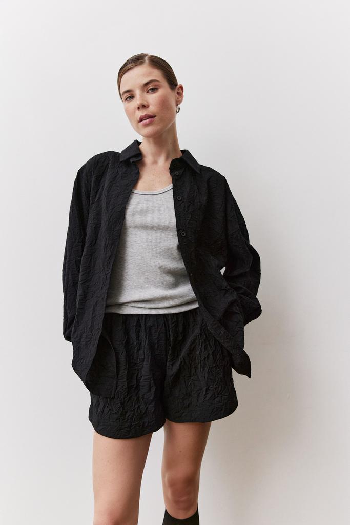 Шорты из жатой ткани черные