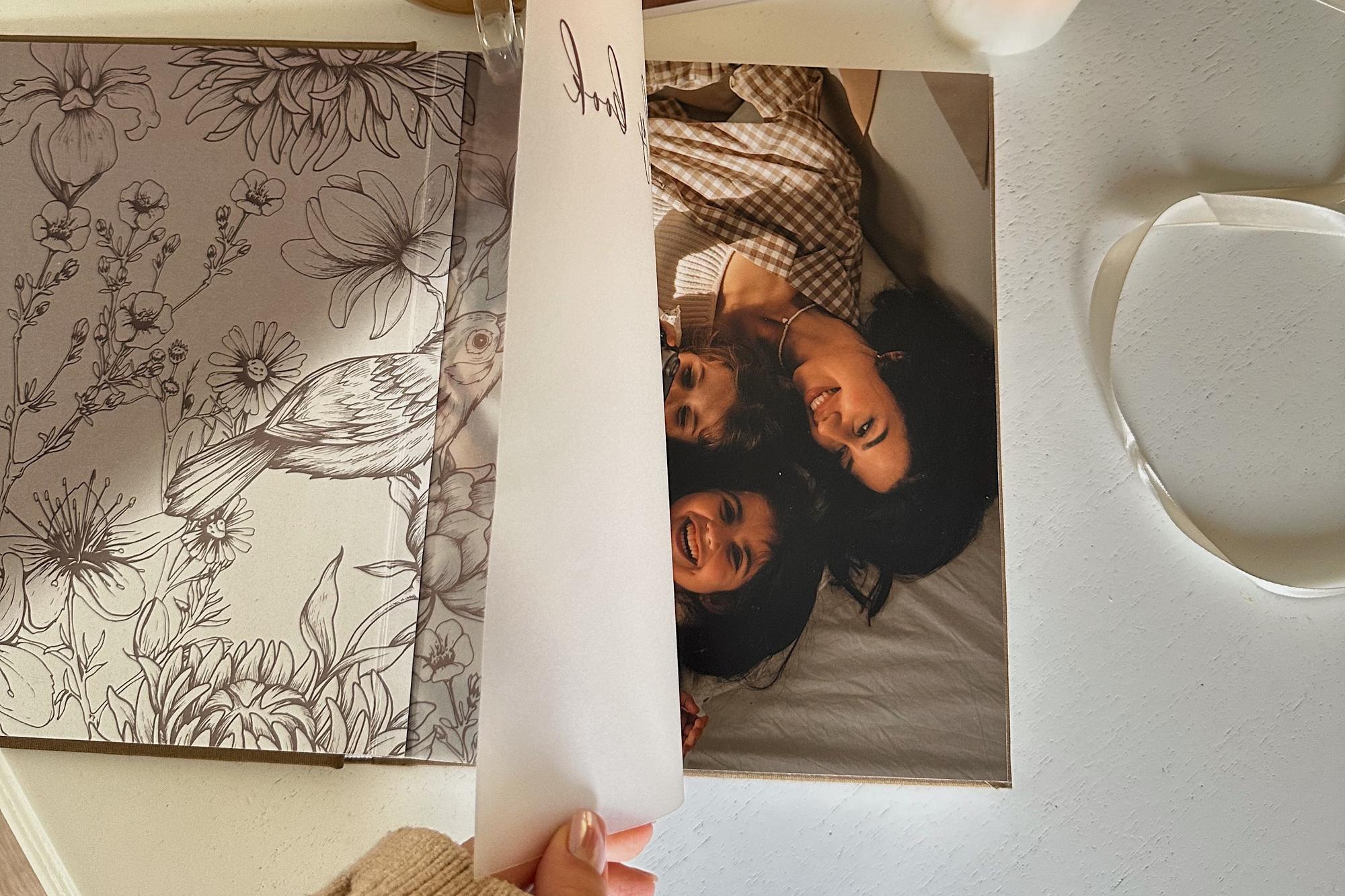 ФОТОКНИГА В ТЕКСТИЛЕ ШОКОЛАДНОГО ОТТЕНКА 21х25 СМ