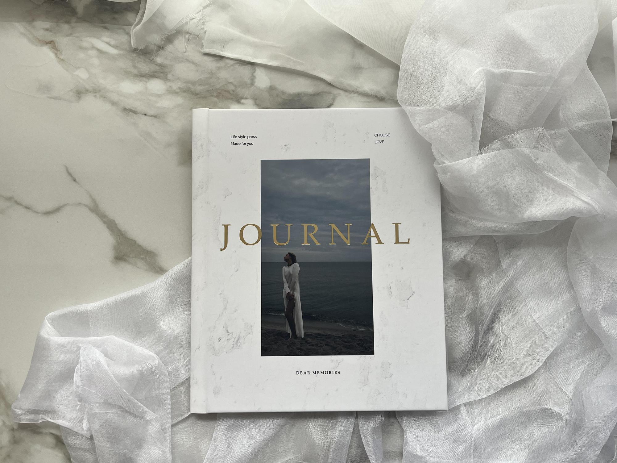 ФОТОКНИГА В ОБЛОЖКЕ С ШЕЛКОВОЙ ЛАМИНАЦИЕЙ С ФОТО 21Х25 СМ