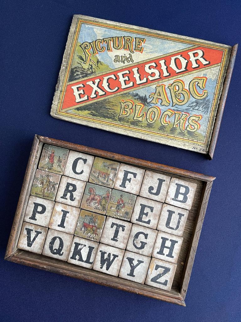 Викторианские азбучные кубики «Picture and Excelsior ABC Blocks»,  Англия, конец XIX века