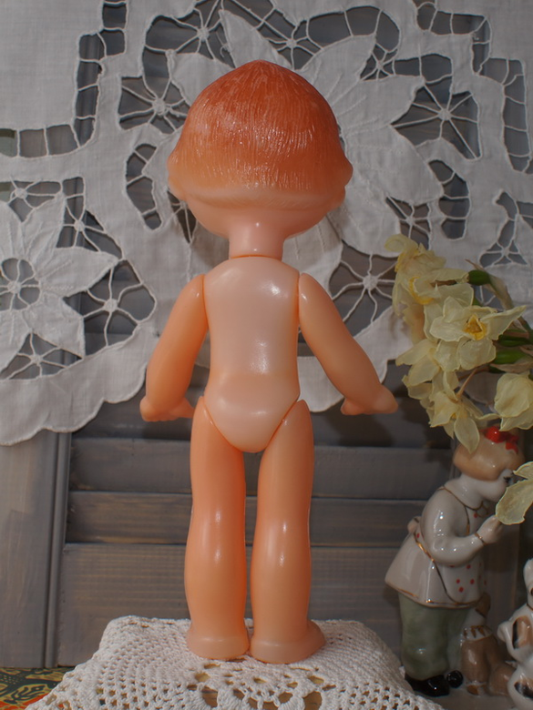 Куколка с формованными волосами, 25 см