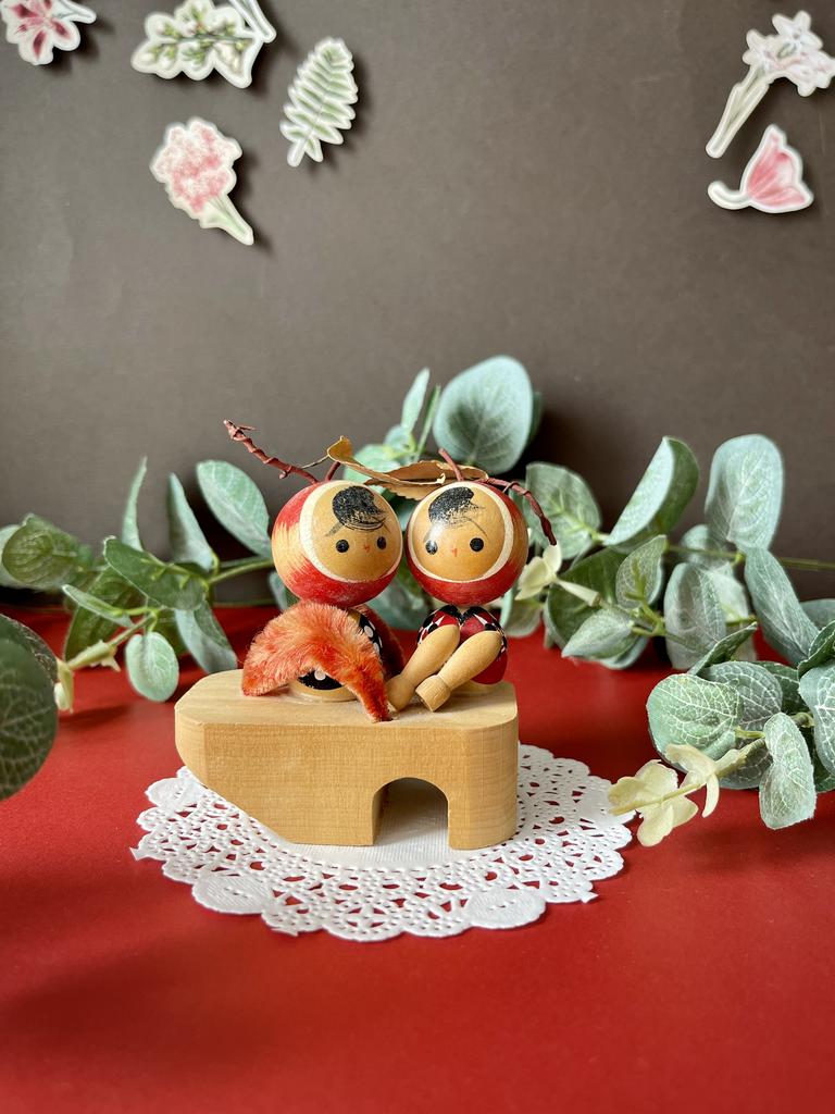 Японские деревянные куклы Kokeshi - вишенки (500959)