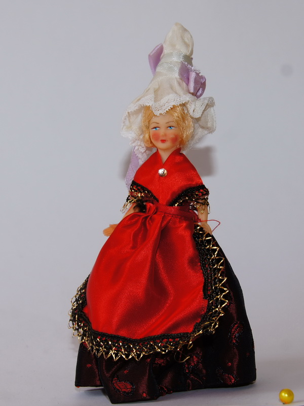 Французская куколка в национальном костюме Нормандии, 12 см (2008107)