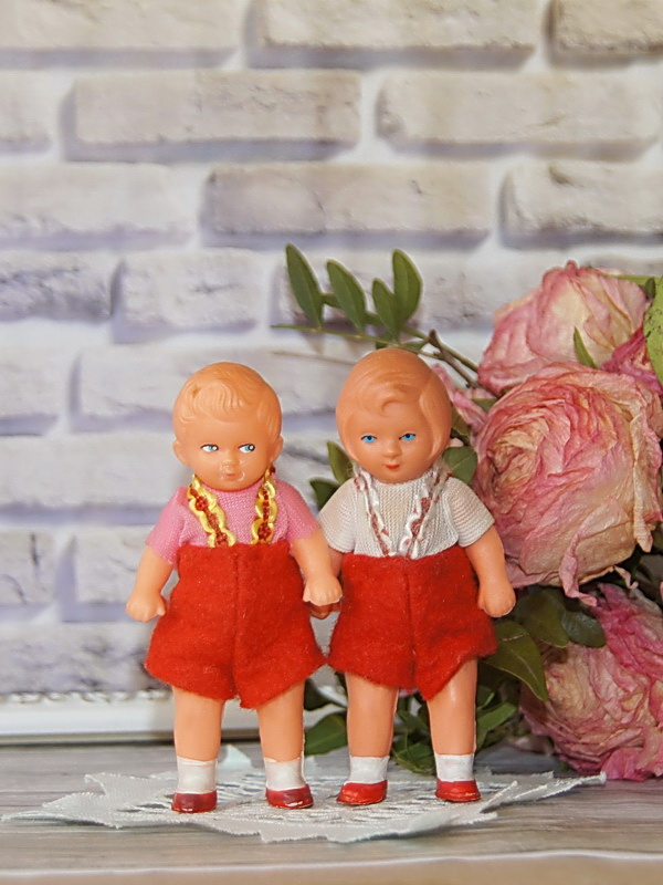 Пара немецких куколок, 9 см, 600246