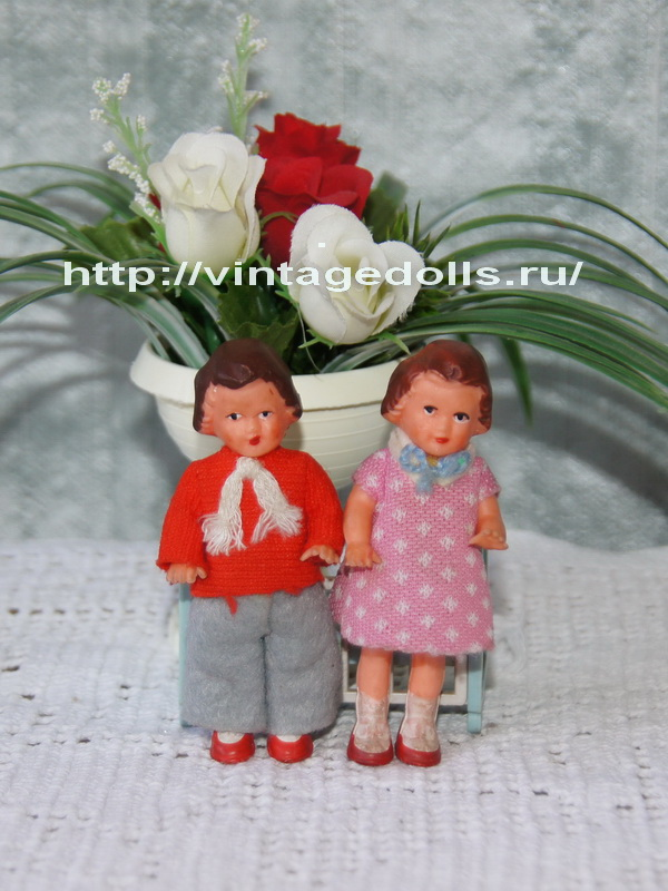 Пара куколок-аришек в оригинальных костюмчиках, 8 см, 600265