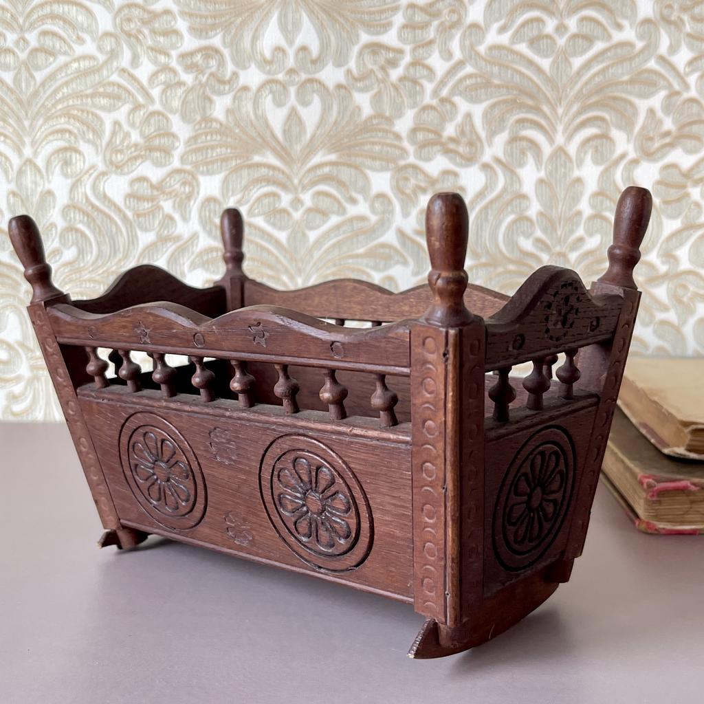 Французская кукольная кровать в бретонском стиле (средняя)