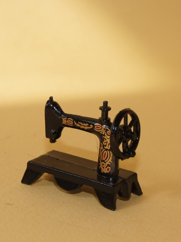 Миниатюрная швейная машинка, 3 см