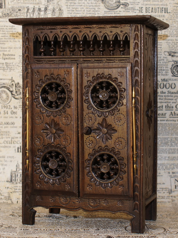 Старинный бретонский шкаф, Франция