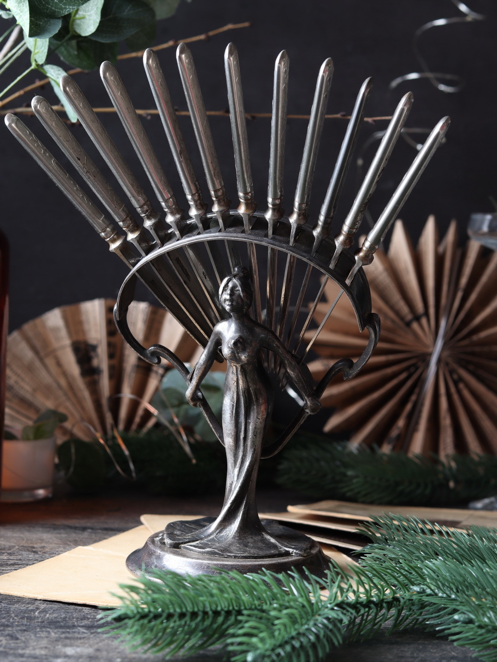 Антикварная подставка с ножами, 1890-е г.