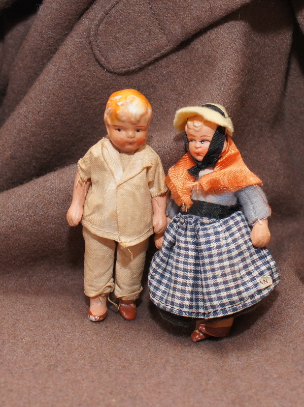 Миниатюрные антикварные куколки для кукольного домика