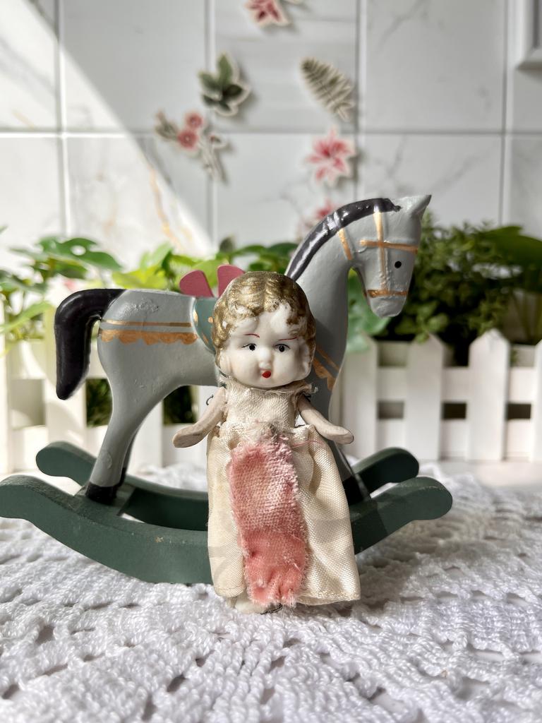 Старинная фарфоровая куколка