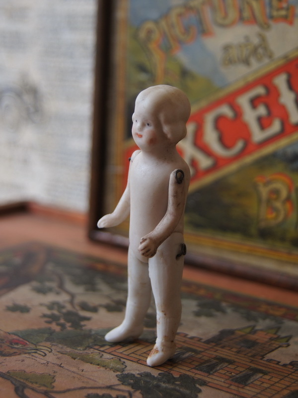 Антикварная фарфоровая куколка, Лимбах, Германия, 8 см (100663)