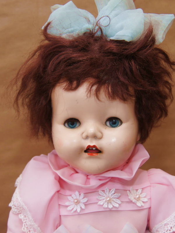 Старинная шагающая английская кукла Pedigree,