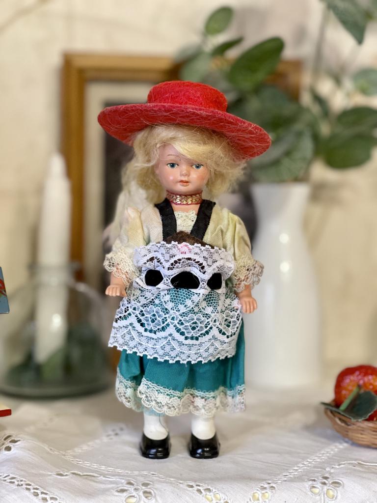 старинная механическая кукла