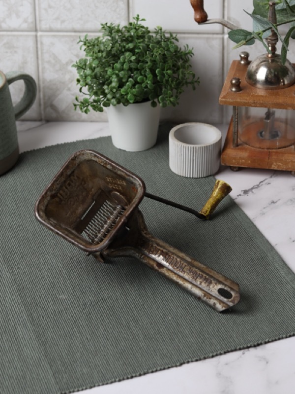 Старинный измельчитель