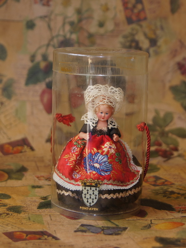 Старинная куколка в оригинальной коробке, 8 см (арт.1400761)