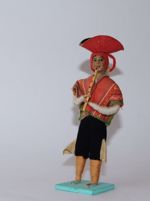 Перуанец с дудкой, оригинальная кукла, 14 см (700763)