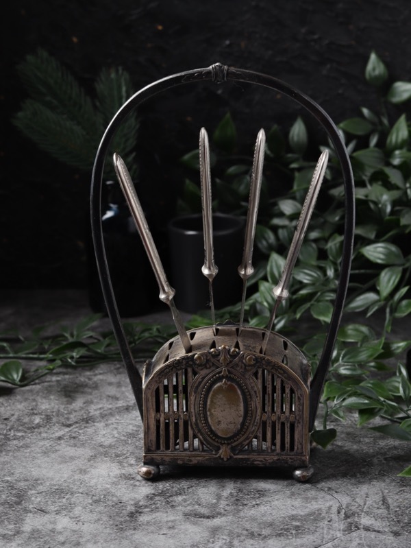 Антикварная подставка с ножами