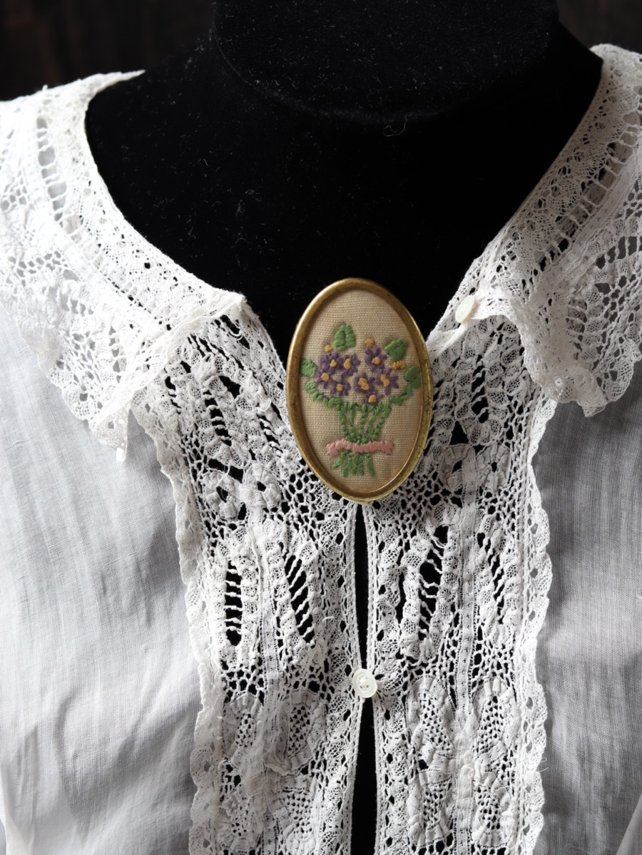 старинные украшение, старинная брошь, антикварная брошь, старинная кукла