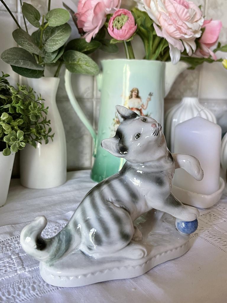 Фарфоровая статуэтка, фарфоровая фигурка, статуэтка фарфоровая